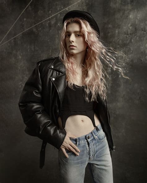 hunter schafer fashion model.